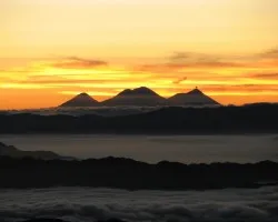 Volcanes al Amanecer