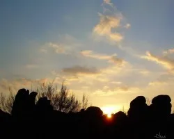 El ocaso en las rocas
