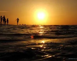 Ocaso en el agua