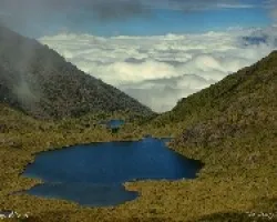Un Lago sobre Nubes