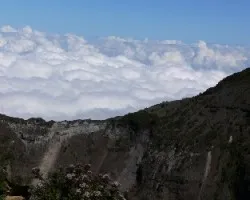 El cr?ter y su mar de nubes