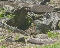 Tumbas de construida con lajas  -  