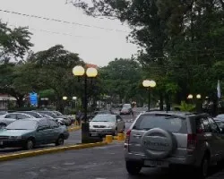 Frente a Biblioteca Carlos Monge