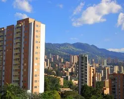 Ladera Con Edificios