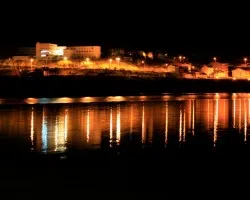 lejos en la noche