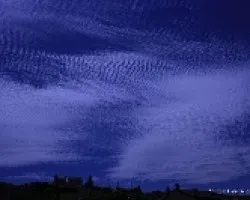 Un cielo azul   (cirroc?mulos)
