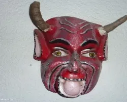 Mascara de lucifer