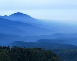 Montes Distantes