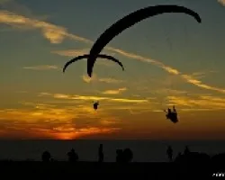 Volando al atardecer