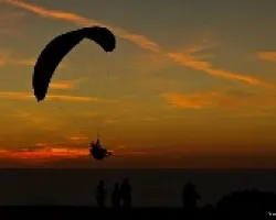 Volando al atardecer