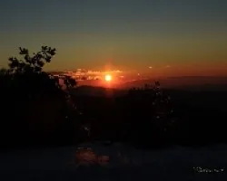 Reflejo de atardecer en la nieve