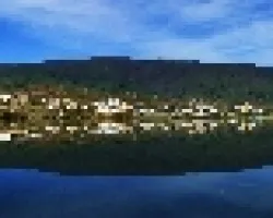 A Rúa y su reflejo