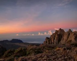 Valles y Rocas