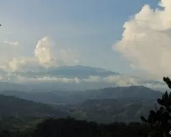 Coloso a la Distancia