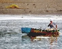 Pescador en su bote