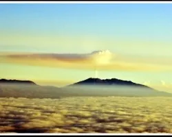 V. Turrialba en el mar de nubes