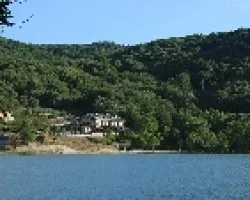 El embalse lleno-no se ve la playa
