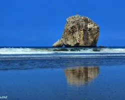 Azul en las rocas