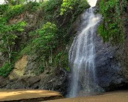 Agua dulce en la arena
