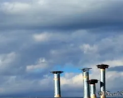 Cielo nublado y chimeneas