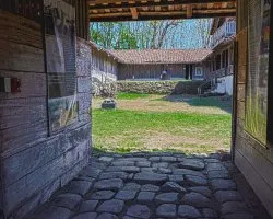 Entrada por el costado de la Casona