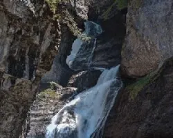 Cascada del estrecho