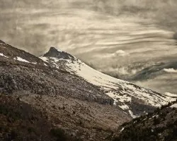 Nubes sobre el castillo de acher