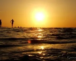 Ocaso en el agua