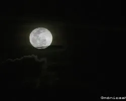 Nube y luna