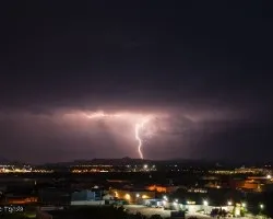 Rayo en la noche