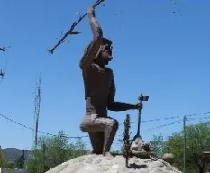 Monumento en dique los molinos al aborigen