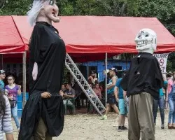 Fiesta rodeada de jocotes