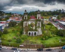 Iglesia en ruinas 
